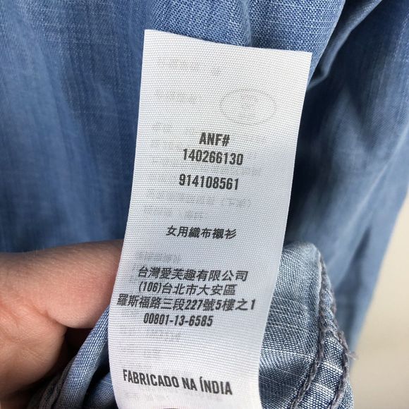 Abercrombie & Fitch Button Down Shirt Womens M Chambray Lyocell Jewel Collar - Picture 14 of 15